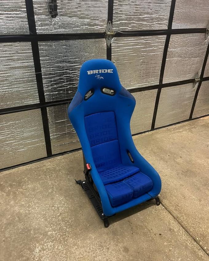 Bride bucket seat